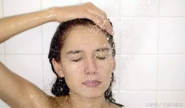 洗澡耳朵进水怎么办？