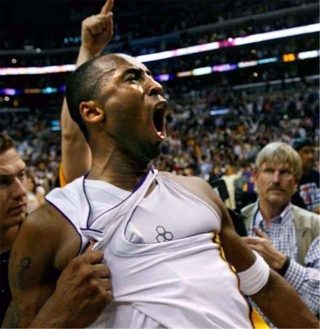 詹皇球衣直接扯烂,科比一撕成经典)