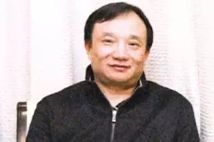 1998年，陈胜德因炒327国债条约欠下百亿元，最终出逃。