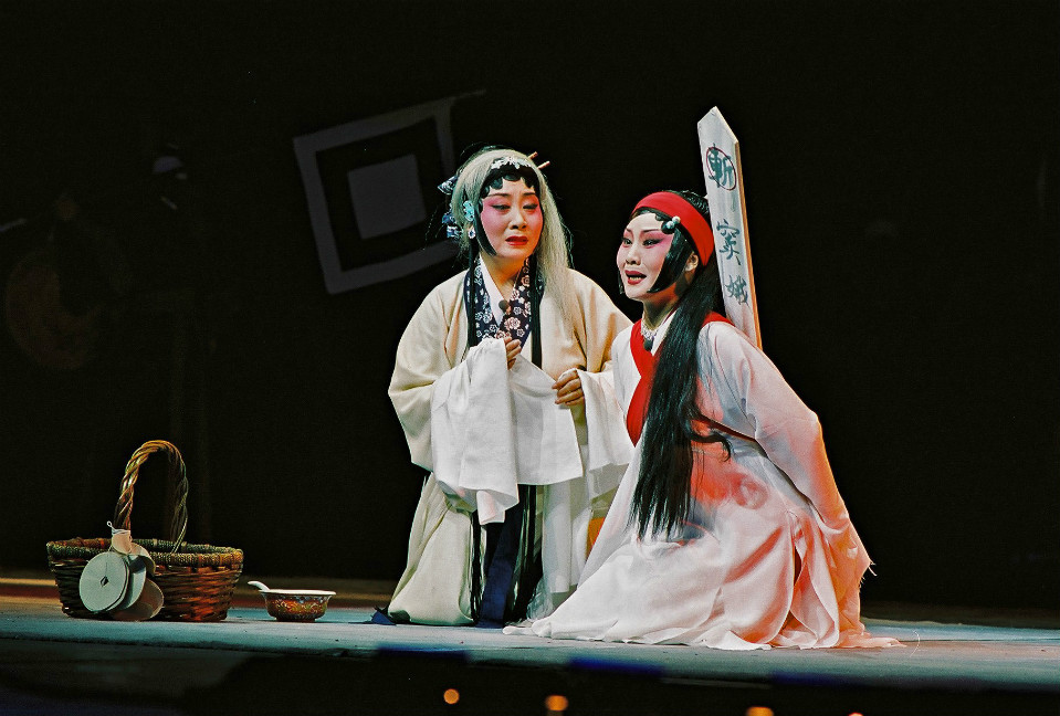 窦娥冤关汉卿简介(关汉卿简介及代表作)