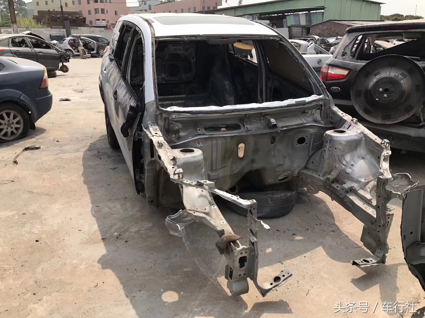 汽配人的一天（37）：RAV4火烧车，报废回收拆解。
