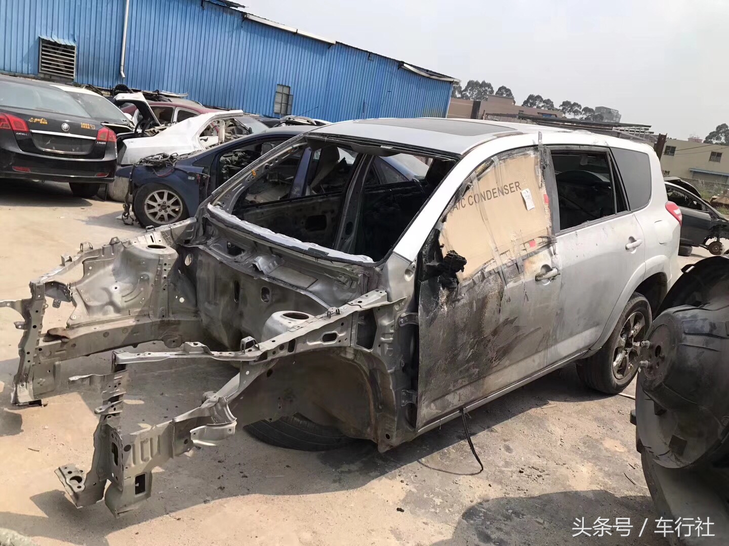 汽配人的一天（37）：RAV4火烧车，报废回收拆解。
