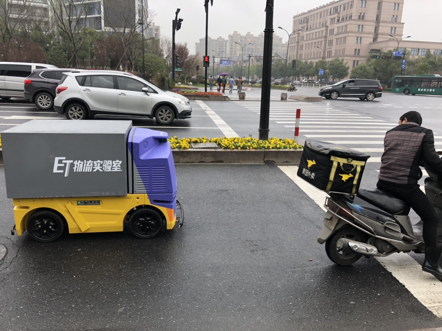 招聘智联网阿里自动驾驶车开始路测了