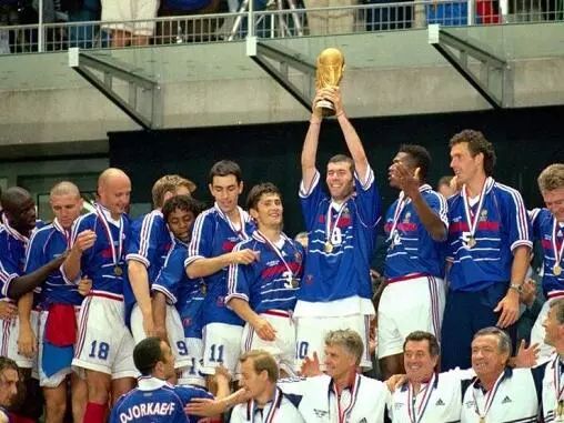巴西vs法国1998年(我小时候，法国队是这样踢球的)
