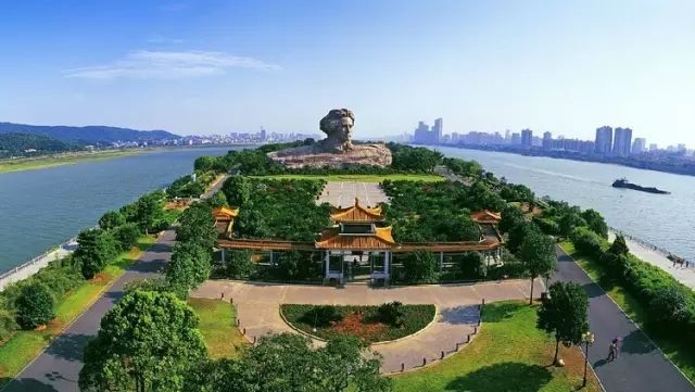 湖南十大最美旅游景点_湖南旅游景点大全景点排名
