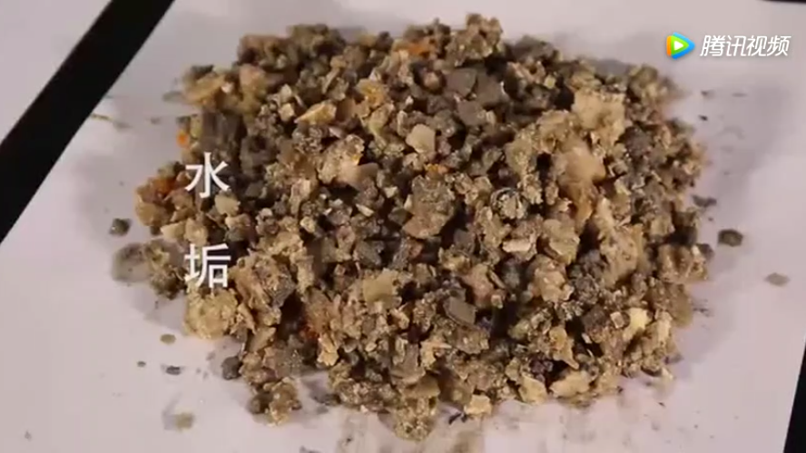 洗完澡后皮肤总是瘙痒，拆开热水器一看，傻眼了！