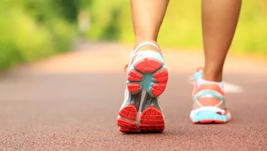 胃胀别不当回事，小心“憋”出大问题！教你4个方法缓解胃胀