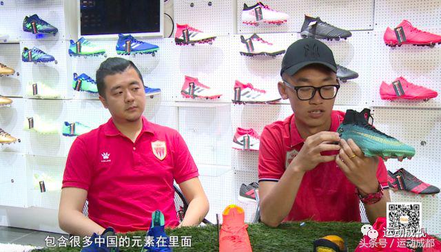 人工草皮足球鞋用TF好还是AG好（如何挑选一双合适自己的足球战靴，看看专业人士是怎么说的）