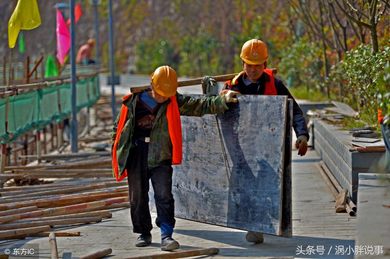 五一劳动节快到了，10个劳动人民的镜头，让人看了很扎心！