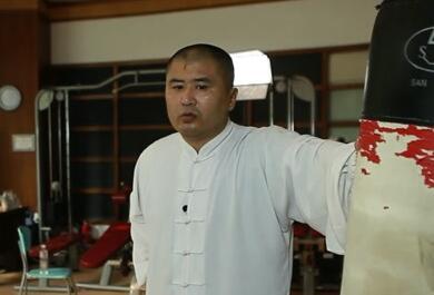 我們?yōu)槭裁匆磳?duì)舉重（太極雷雷公開反對(duì)小孩練舉重：舉重影響身高發(fā)育，對(duì)椎間盤也不好）