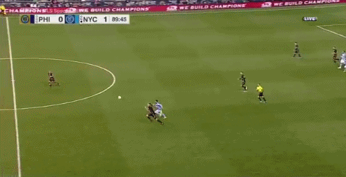 比利亚世界杯吊射（每日忆球｜比利亚制造世界杯最远破门）