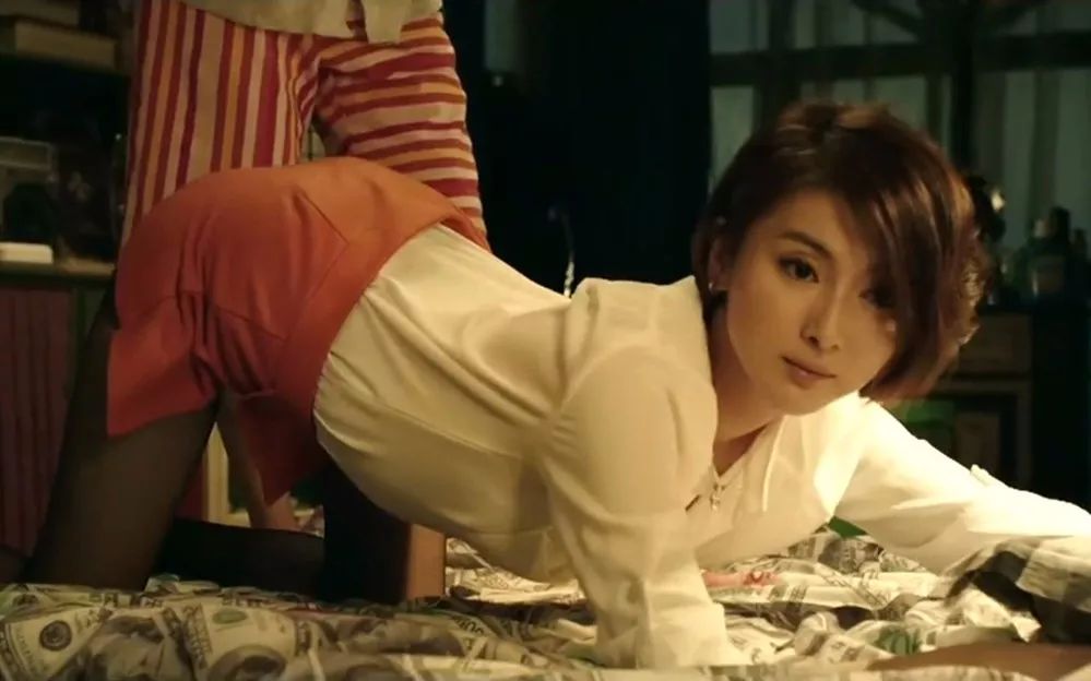 《摩登年代》整个故事不算新鲜,女主角王宣予美艳好身材,但除了徐峥也