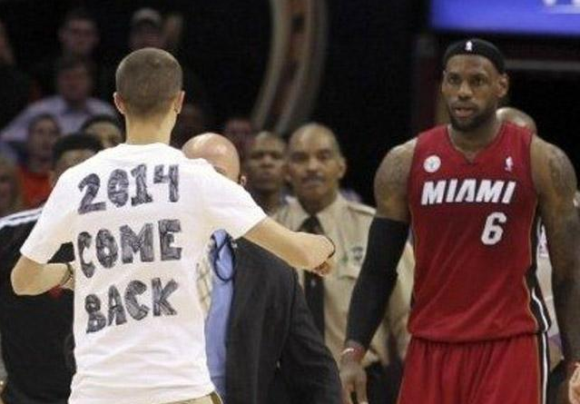 nba有哪些让人感动的事（NBA5个让人落泪的故事：球迷欲筹1000万留韦德，大叔等待狼王12年）