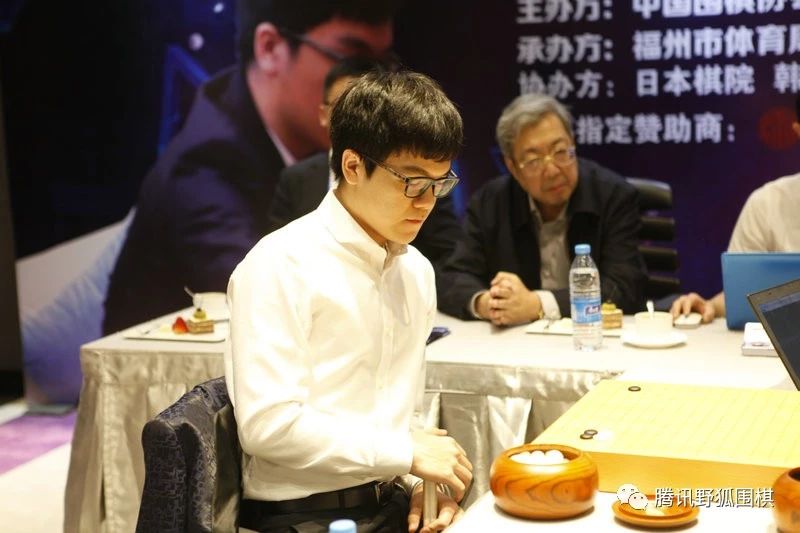 人机大战围棋(“人机大战”柯洁完败 聂卫平感慨已不能称作对抗)