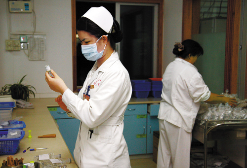 护士注射过快致八旬老太死亡,静脉注射要慢,是指"多慢"呢?