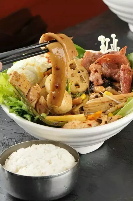 长春街头10家好吃到爆，20元吃到撑的小馆儿！是铁磁我才告诉他！