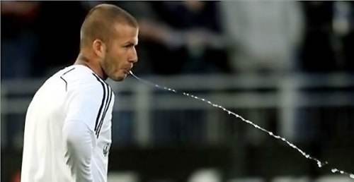 nba运动员为什么嚼口香糖（为什么足球运动员经常往地上吐痰，而篮球运动员却嚼口香糖？）