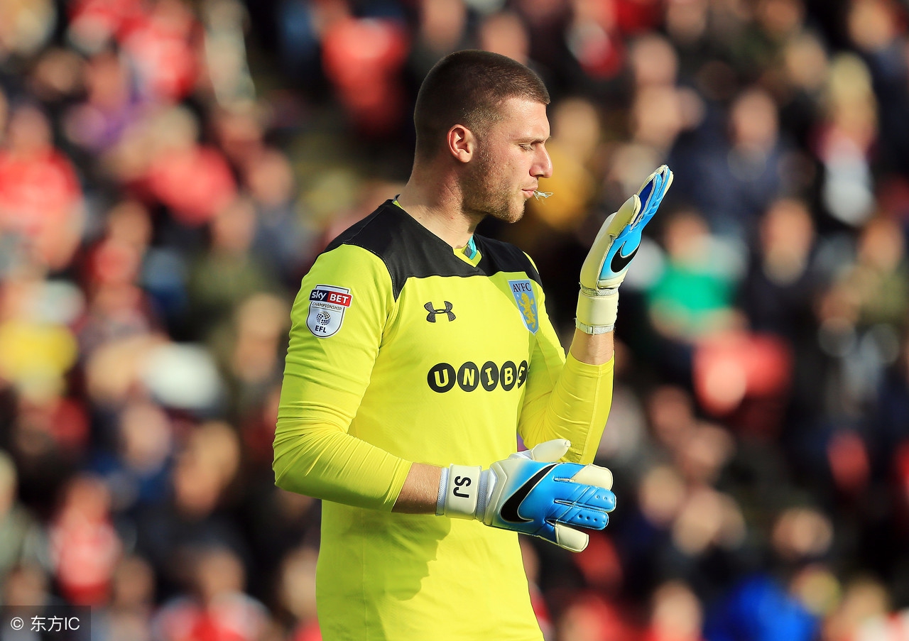 nba运动员为什么嚼口香糖（为什么足球运动员经常往地上吐痰，而篮球运动员却嚼口香糖？）