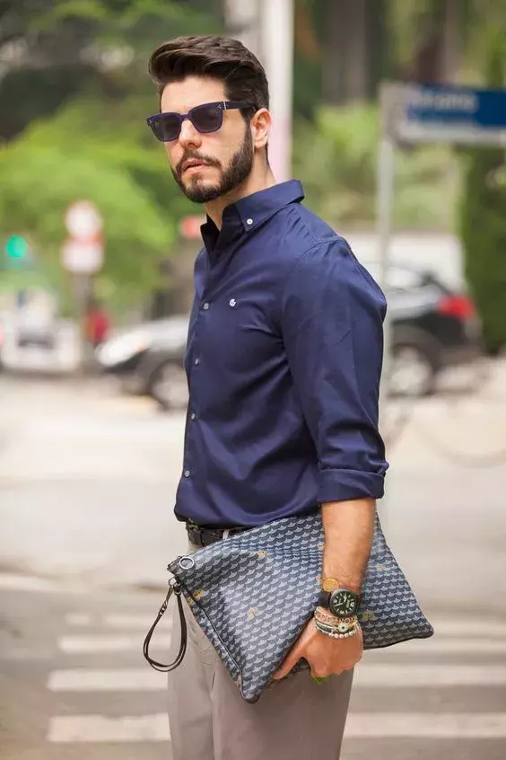 普拉达手拿包价格图片搭配一个好看的手拿包