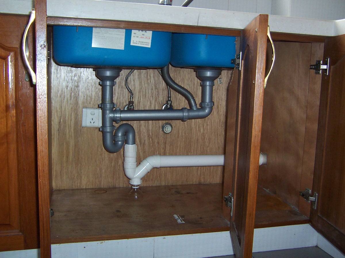 家里下水道堵了,别只用开水烫!教你正确做法,管道畅通无阻