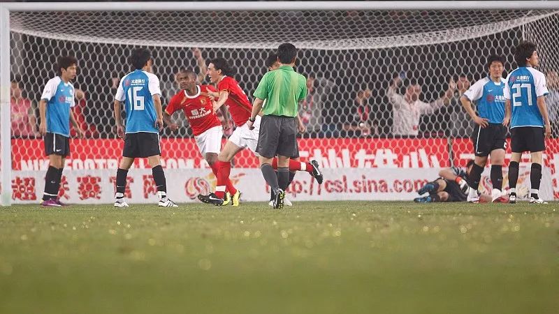 广州恒大u19世界杯(2011·2018-大连·广州！四个男人的足球双城记……)