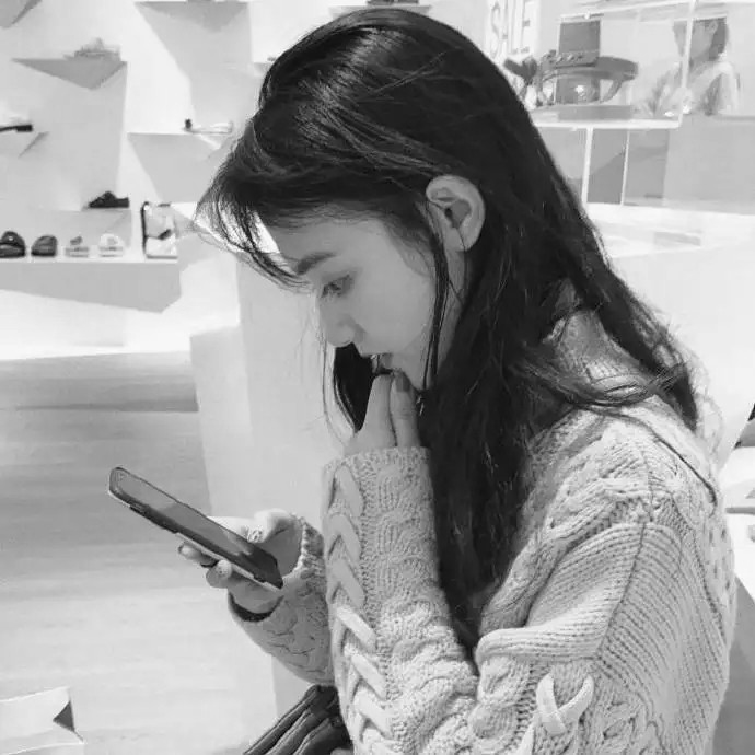 霸气超拽的句子,别对我那么好奇,爱情友情你都不配与我为敌