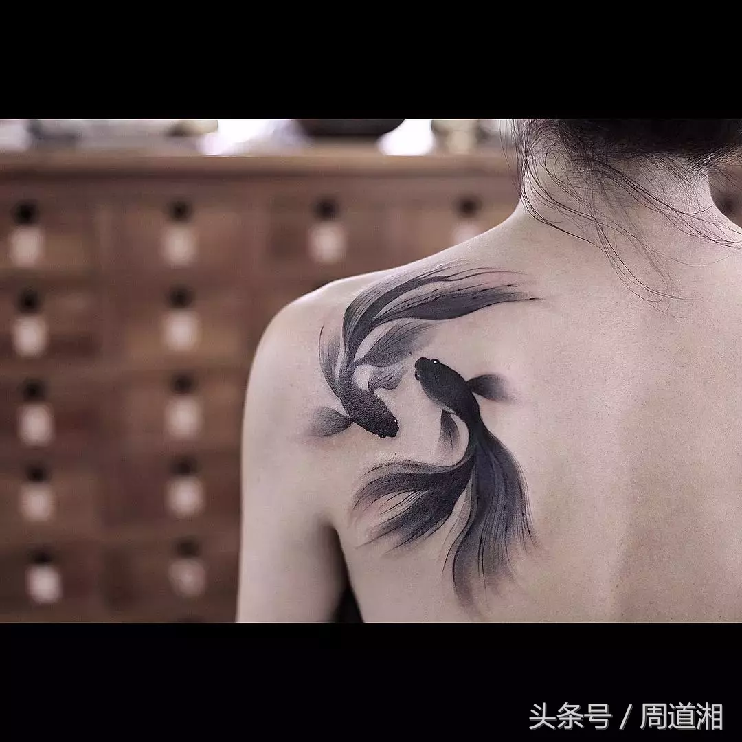 小萼点珠光一朵忽先变,百花皆后香替换高清大图一笔水墨纹身下去烟拂