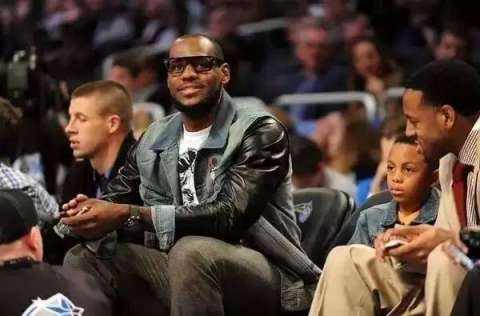nba球員為什么沒有近視眼（近視700度也能打NBA？保羅背下視力表，蓋伊因近視無法獲得駕照）