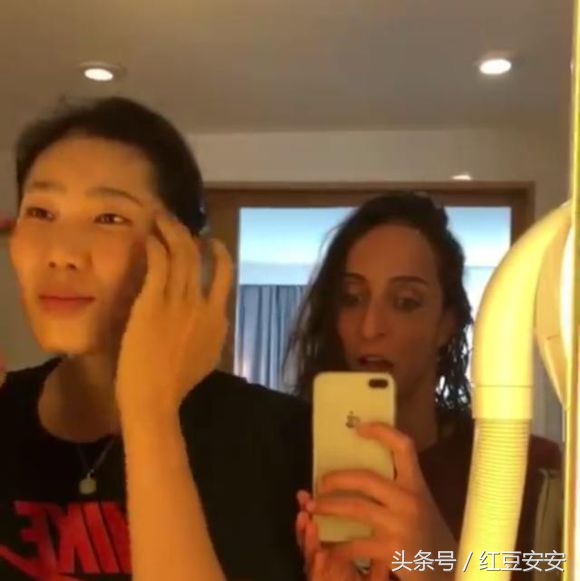 欧冠面膜为什么停产(排球女王朱婷不惧欧冠！大战在即不忘“敷面膜”)