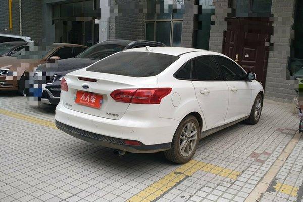 福特福克斯三厢智行版，一见钟情让你爱上它，网友：这八万花的值