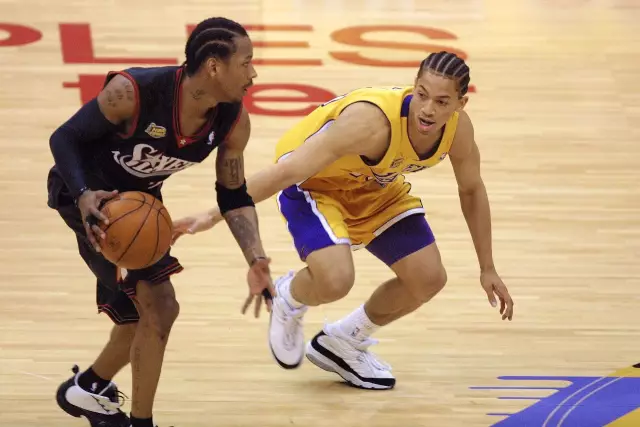 为什么艾弗森退出nba了（一度风光无限压着科比！生涯末期却四处流浪，这是艾弗森的故事）