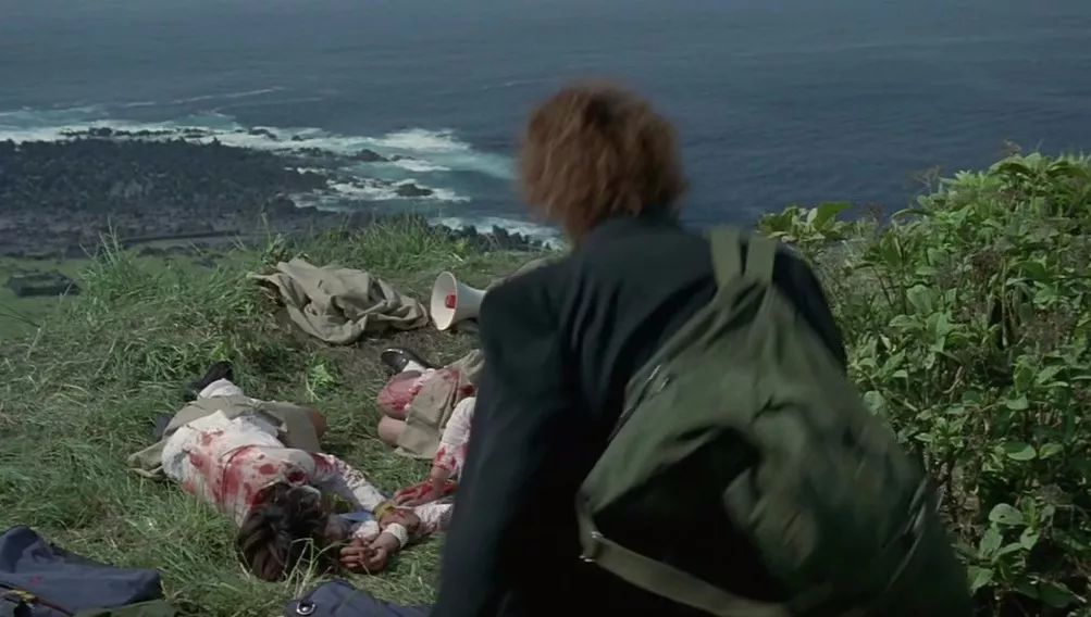 《绝地求生》改编自这部电影，一个班被空投到孤岛上只能活一人！