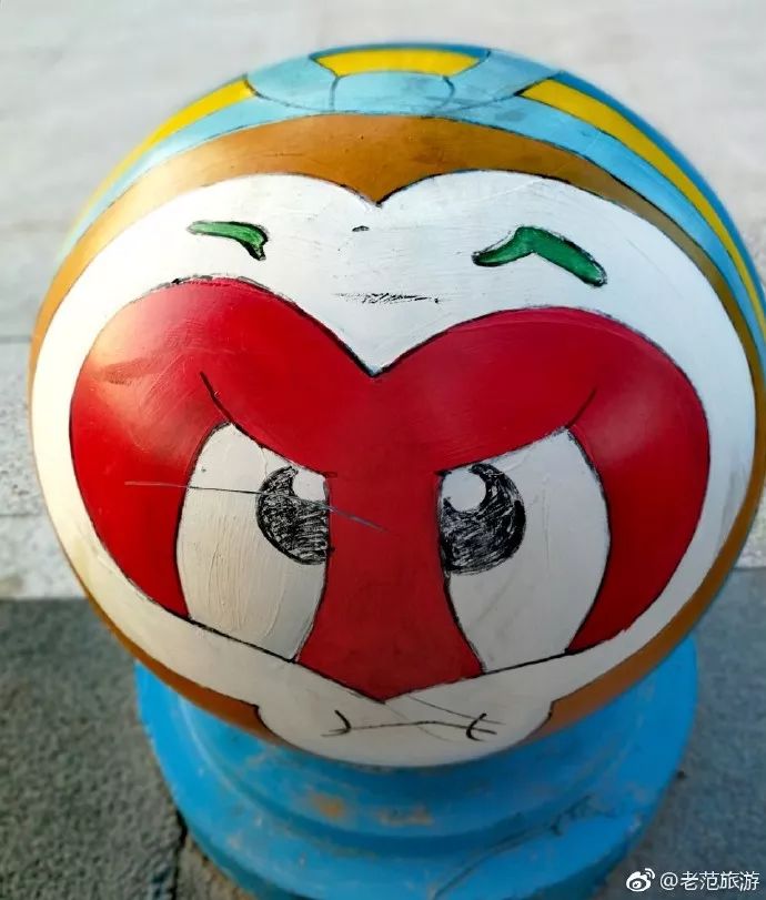 街头篮球手游猴子涂鸦（西安街头的水泥墩子被涂鸦成猴子 孙悟空表情包萌萌哒）