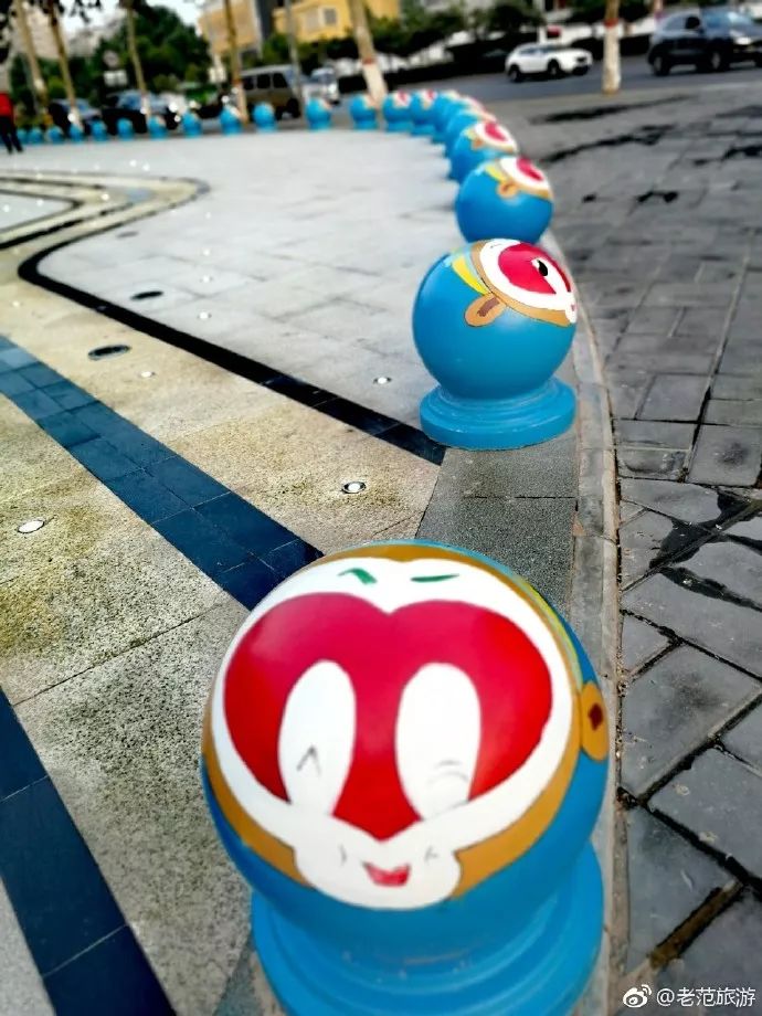 街头篮球手游猴子涂鸦（西安街头的水泥墩子被涂鸦成猴子 孙悟空表情包萌萌哒）