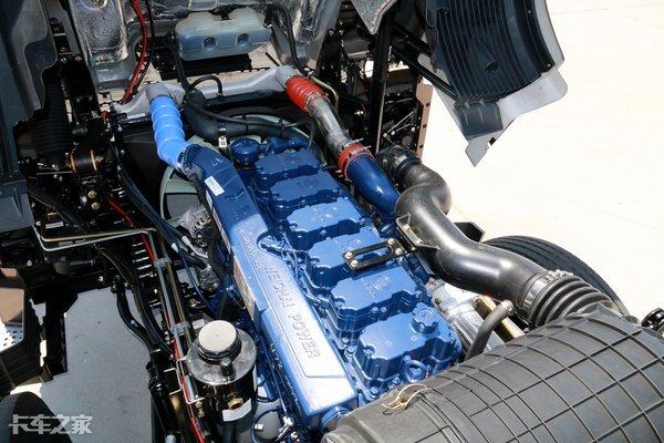 我国的牵引车在发动机方面取得了长远发展,现如今牵引车发动机的排量