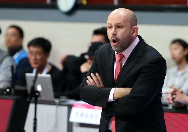 续约光头主帅和三大将（CBA下赛季五大没下课危机主帅：郭士强仅第3 第一名无悬念）-趣拿体育