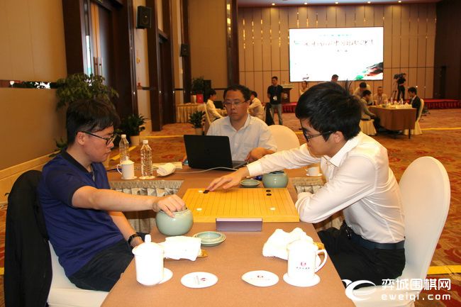 烂柯围棋在线对弈(正直播烂柯杯第二轮 柯洁VS江维杰 连笑VS谢科等)