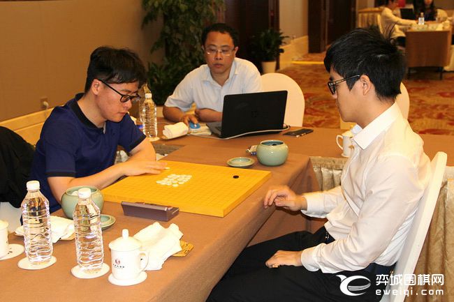 烂柯围棋在线对弈(正直播烂柯杯第二轮 柯洁VS江维杰 连笑VS谢科等)