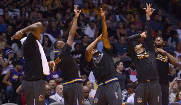nba替補席為什么瘋狂（當替補比上場打球還興奮？大概也只有NBA能辦到了……）