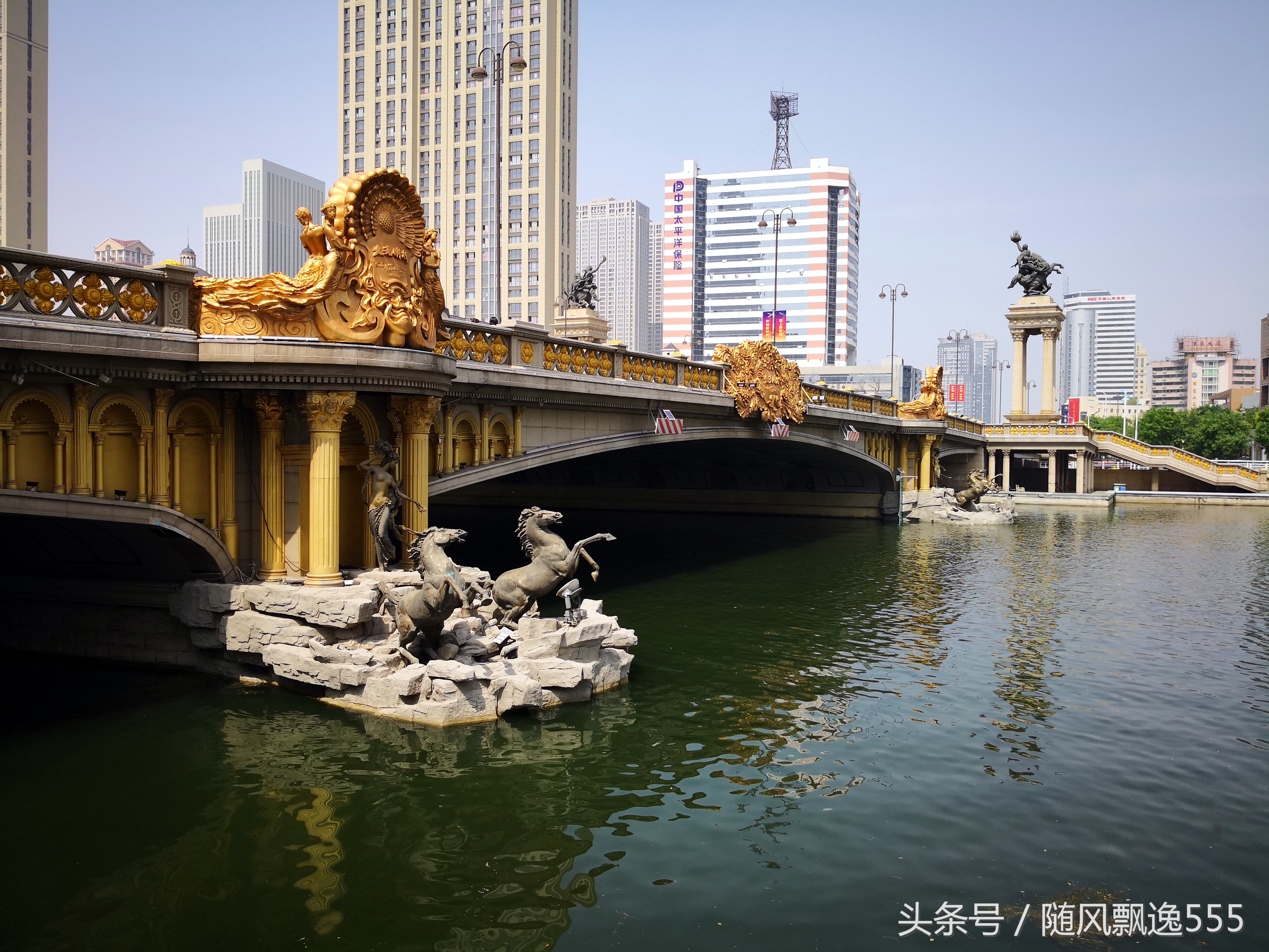 大光明桥始建于1983年,全桥长110米,桥宽30米.