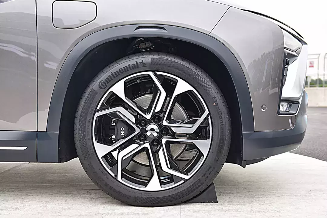 蔚来ES8首发赛道试驾：冲刺漂移暴力虐车，你关心的问题都在这！