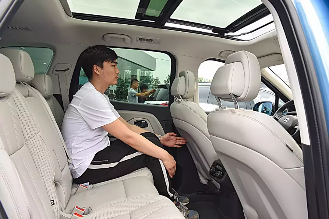 蔚来ES8首发赛道试驾：冲刺漂移暴力虐车，你关心的问题都在这！