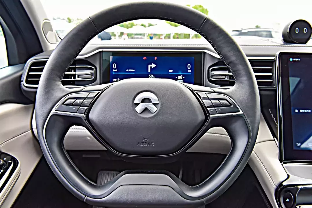 蔚来ES8首发赛道试驾：冲刺漂移暴力虐车，你关心的问题都在这！