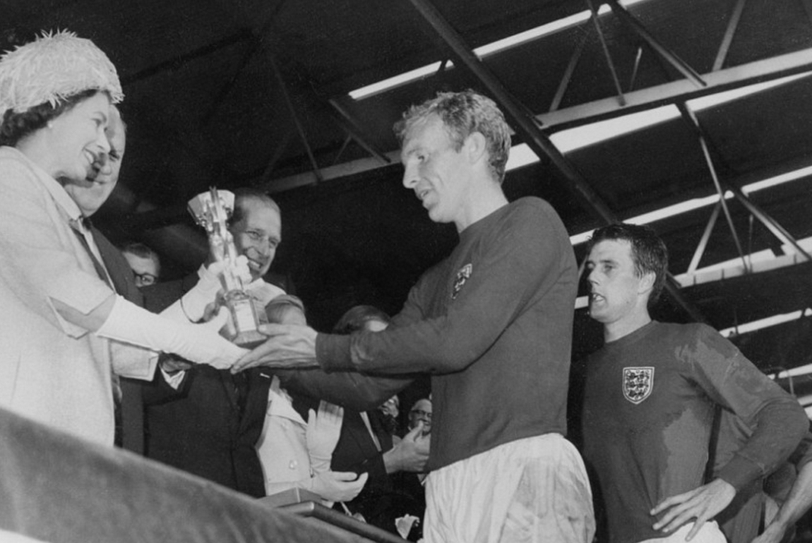 英格兰夺得世界杯冠军哪年（回忆英格兰世界杯夺冠，主场优势明显，决赛一人戴帽留门线悬案）