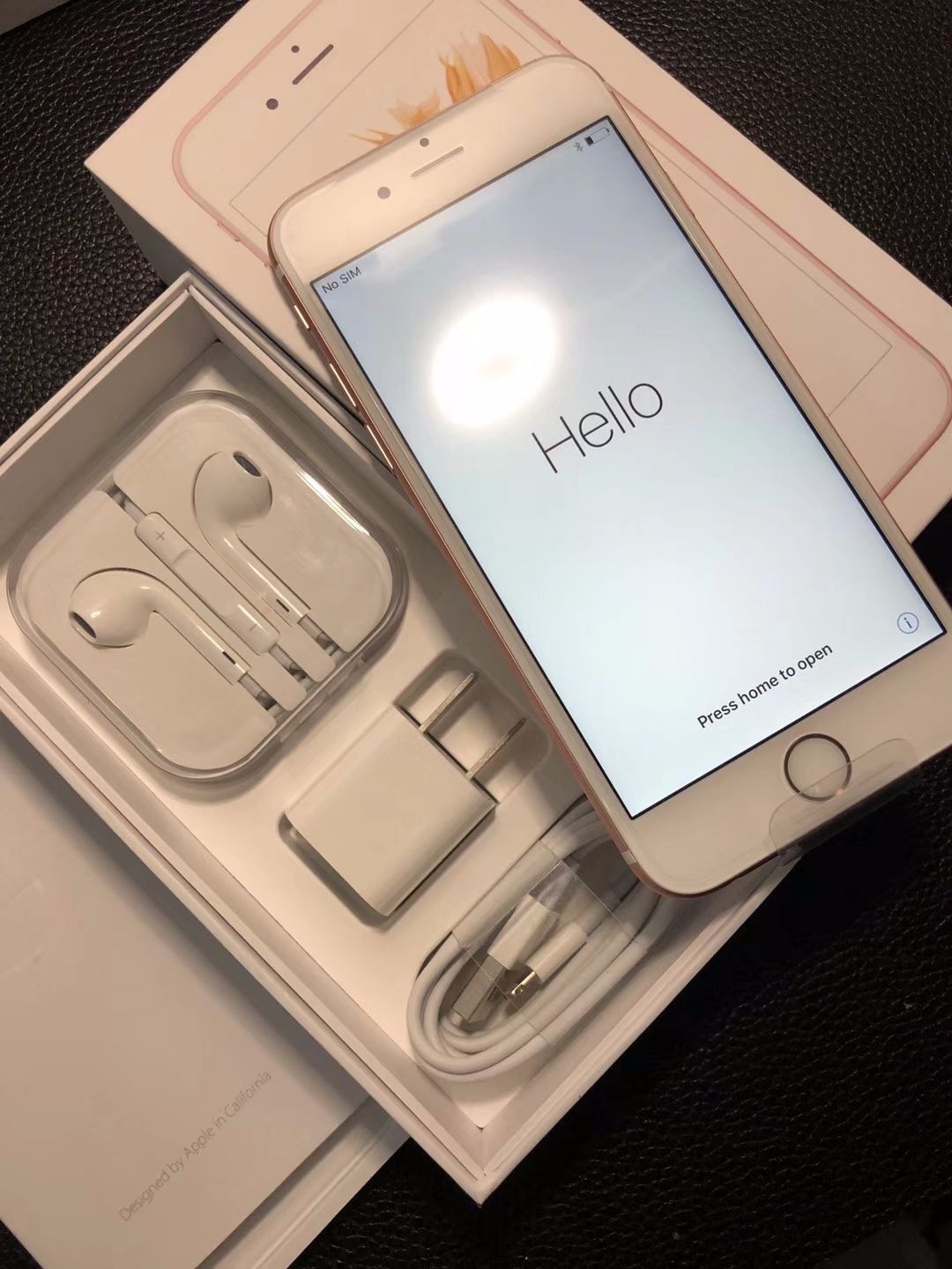 年发布的机器了iphone 6s有金色,银色,深空灰色,玫瑰金色这四种配色