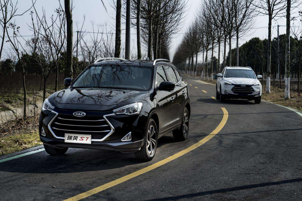 瑞风s7定位于中型suv,也是江淮旗下全新的"旗舰"suv车型,因为其大空间