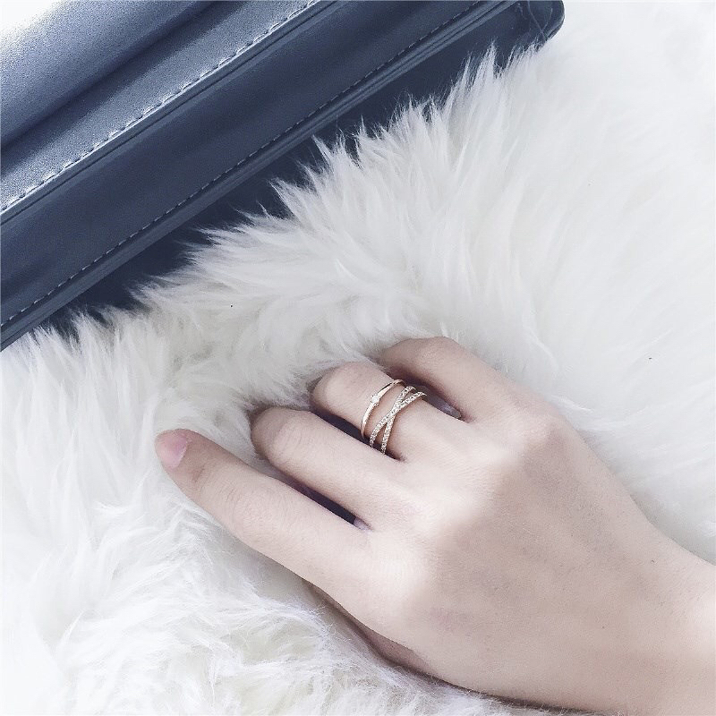 右手无名指戴戒指什么意思(小手指戴戒指代表什么) 第6张