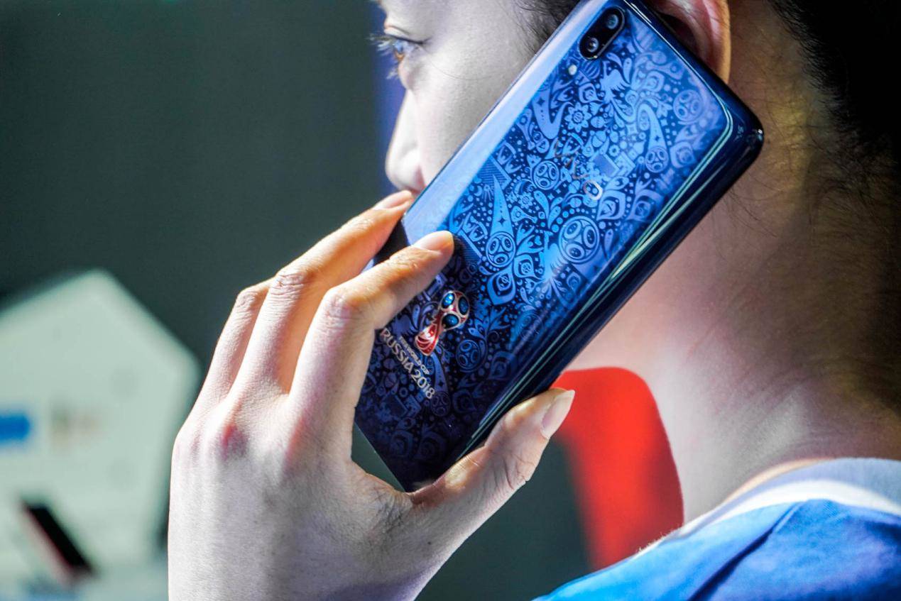vivoz21世界杯（情懷售價3698元，vivo X21世界杯非凡版現場上手快評）