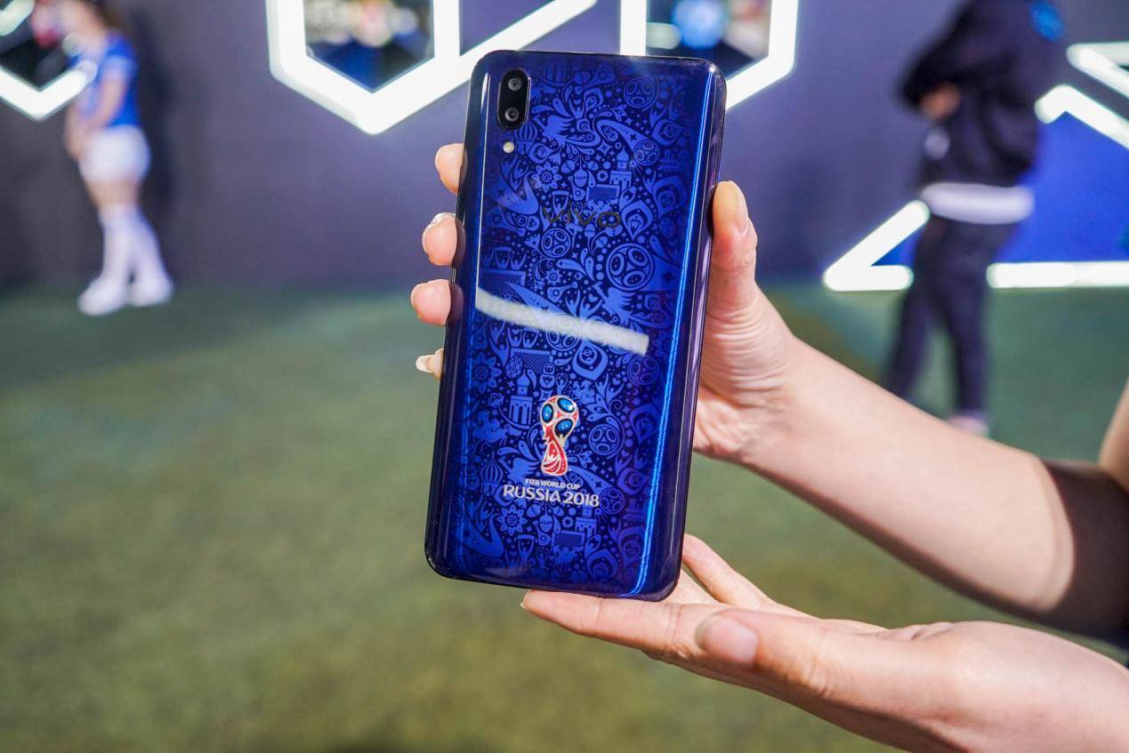 vivoz21世界杯（情懷售價3698元，vivo X21世界杯非凡版現場上手快評）