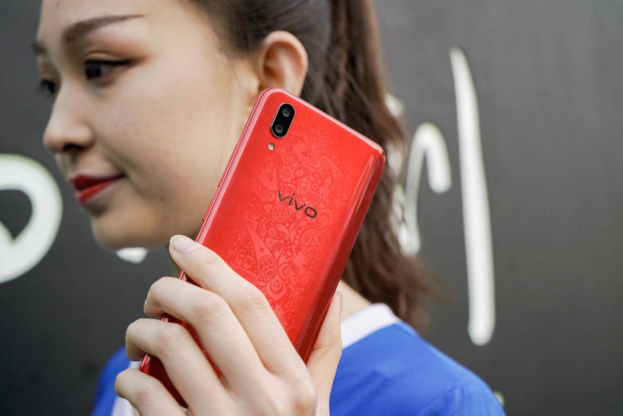 vivoz21世界杯（情懷售價3698元，vivo X21世界杯非凡版現場上手快評）